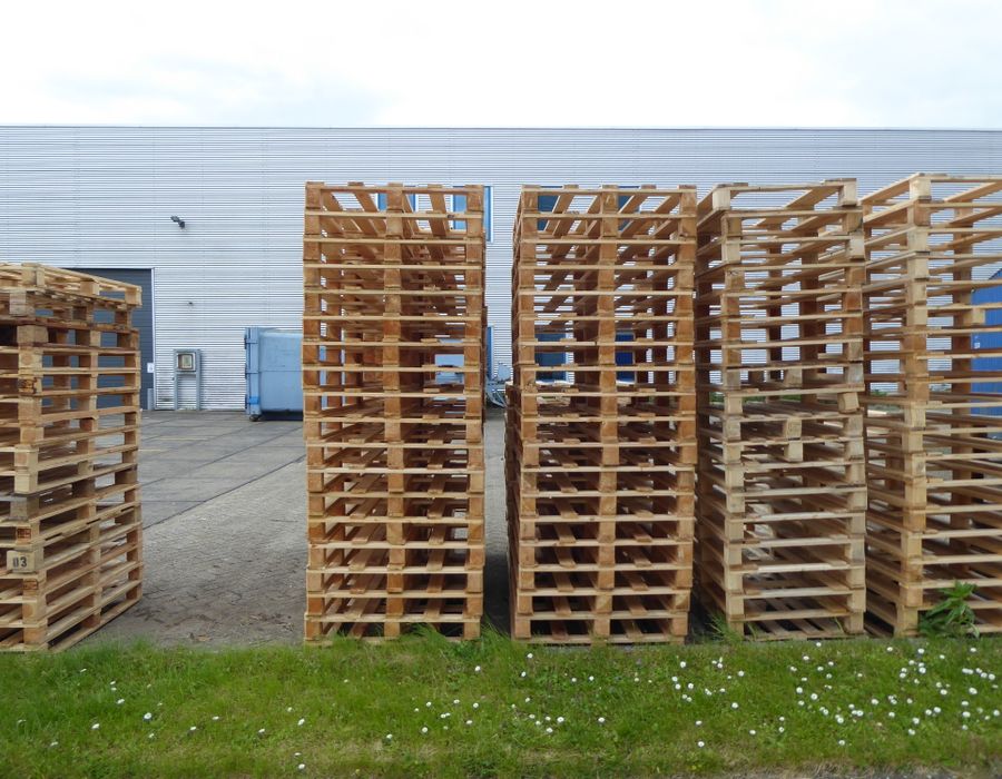 Wood 1100 × 1100 pallet